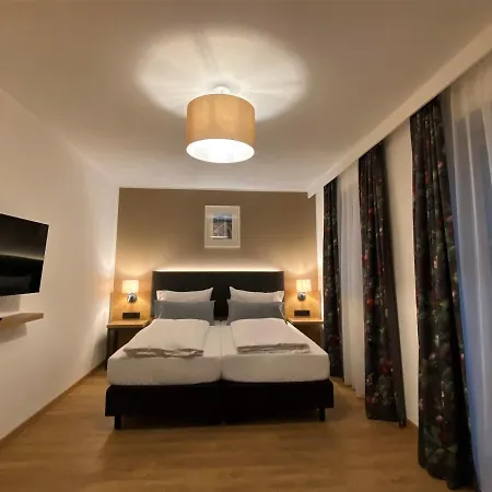 Steidl Inn *