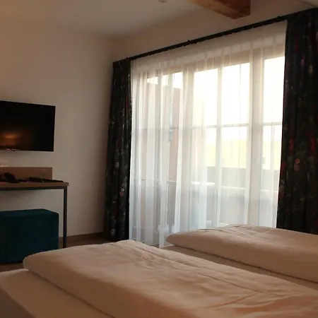 Steidl Inn *