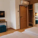 Steidl بيت ريفي *
